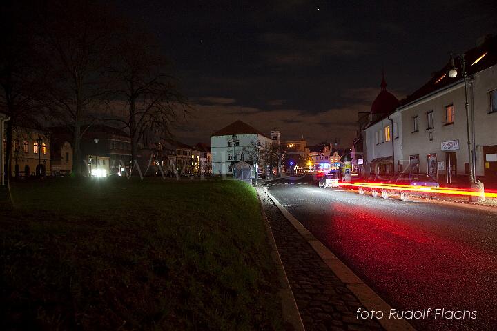 2010_03_27_3056.jpg - Zhasnuté pouliční osvětlení na Masarykově náměstí,